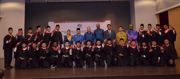 Perodua Youth Training Programme sees 17 new grads 