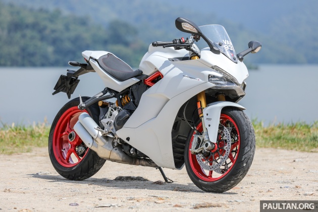REVIEW: 2017 Ducati SuperSport S - a 