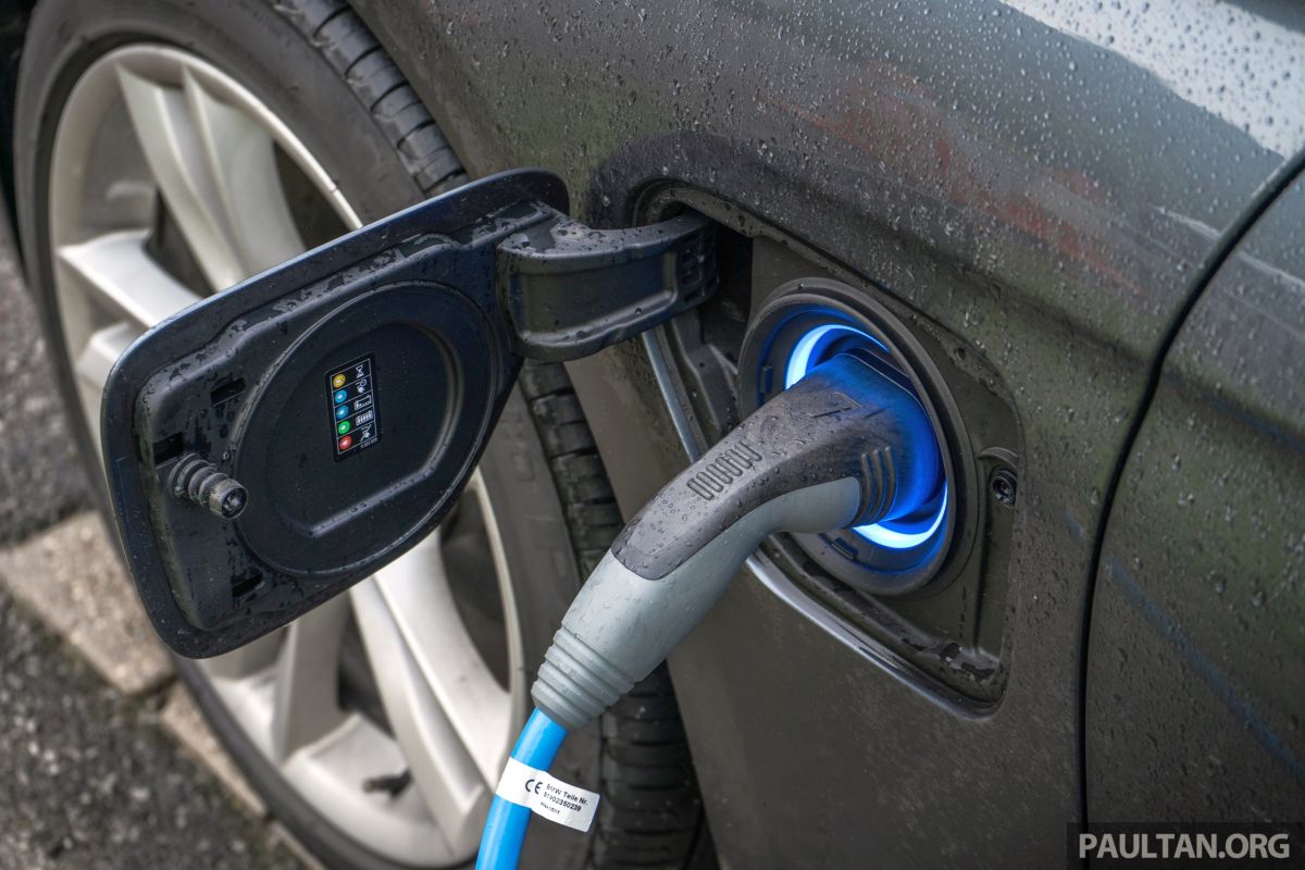 singapore-announces-electric-push-rebate-for-evs-charging-network